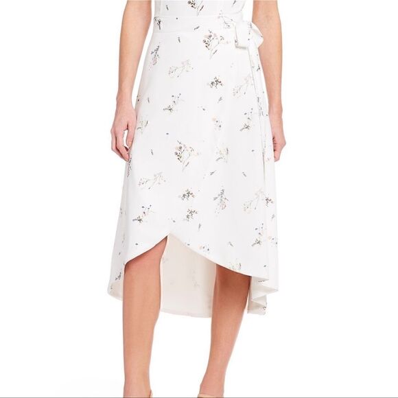 Gianni Bini Dresses & Skirts - Gianni Bini White Wildflower Floral Flowy Adjustable Tie Waist Wrap Skirt